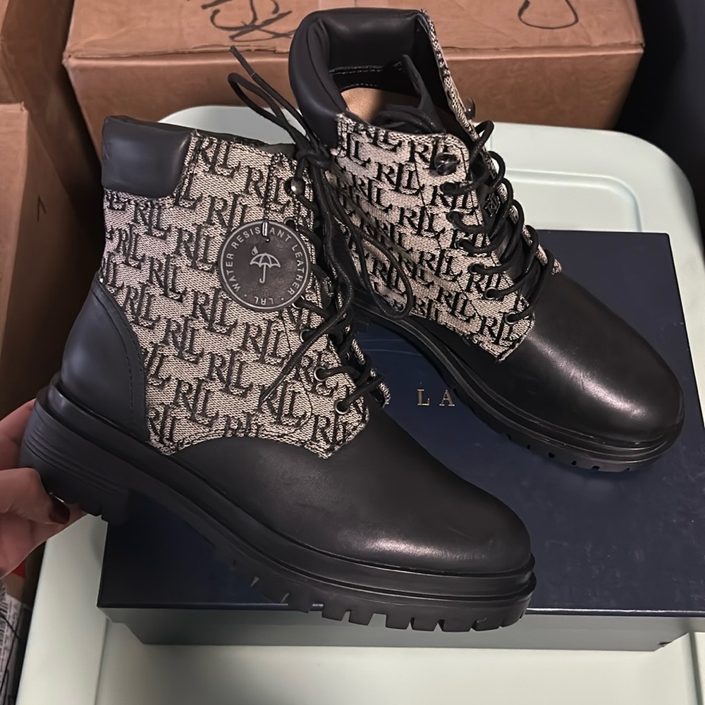 LAUREN Ralph Lauren Carlee Lug Sole Monogram Logo Booties Size 5.5 Women